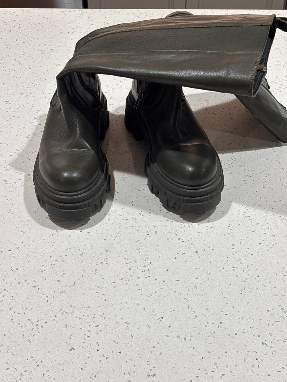 Women’s Steve Madden boots size 8